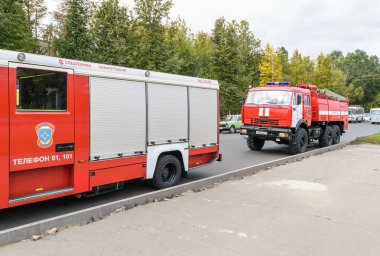 İtfaiye yolda stand