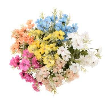 Beyaz arkaplanda izole edilmiş renkli yapay çiçekler  