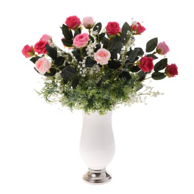 Beyaz arkaplanda izole edilmiş vazodaki yapay gül çiçekleri  