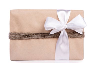 Noel hediyesi craft içinde sarılmış ve decorateed sicim ile bağlı ben