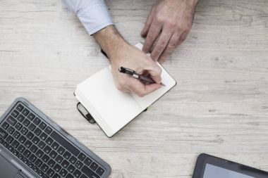 İşadamı günlüğüne yazar