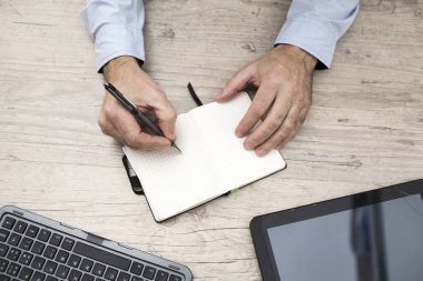 İşadamı günlüğüne yazar