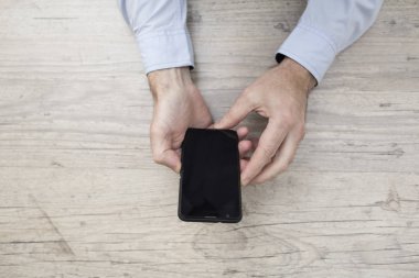 işadamı ile telefon ve tablet