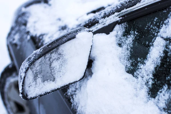 Концепция Крупным Планом Зеркало Автомобиля Снегу — стоковое фото