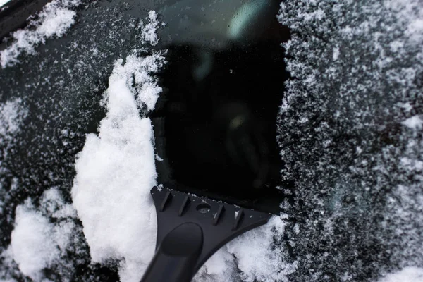 Bil, vinter, personer och fordon konceptet — Stockfoto