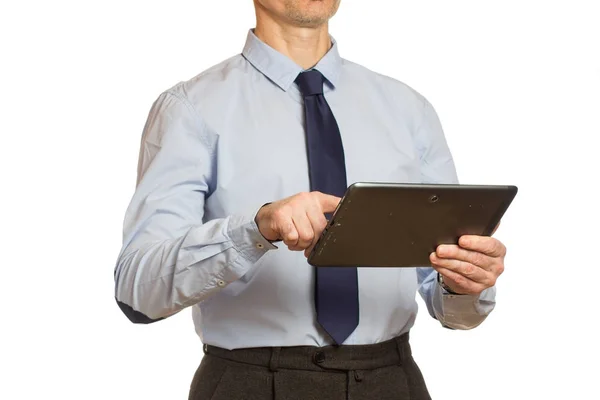 Zakenman in blauw overhemd en stropdas met computer tablet in de hand — Stockfoto