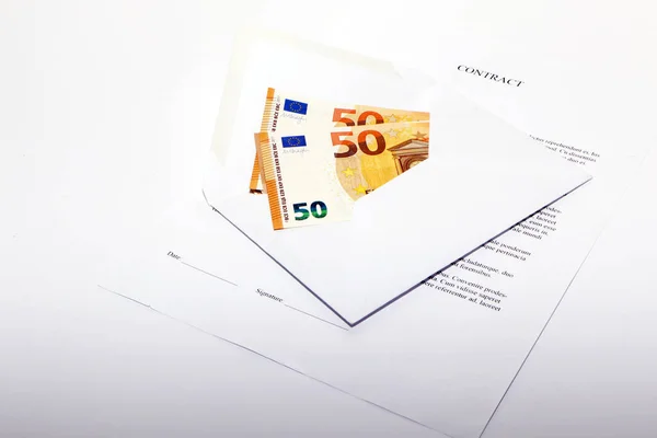 Business papers, contract and envelope with money. — Stock Photo, Image