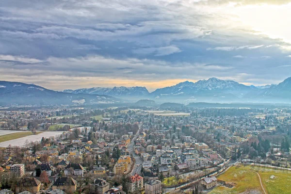 Utsikten från fästningen Hohensalzburg slott. Salzburg, Österrike. — Stockfoto