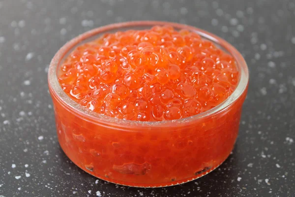 Cuenco Vidrio Con Caviar Salmón Rojo Comida Tradicional Rusa —  Fotos de Stock