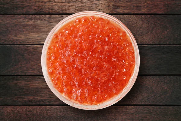 Cuenco Vidrio Con Caviar Salmón Rojo Sobre Fondo Madera Oscura —  Fotos de Stock