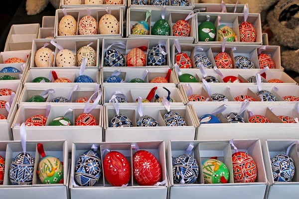 Achtergrond Met Paaseieren Handgemaakte Kleurrijke Paaseieren Koop Traditionele Pasen Markt — Stockfoto