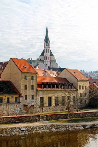 Krajobraz Miasta Widokiem Rzekę Kościół Wita Cesky Krumlov Republika Czeska — Zdjęcie stockowe