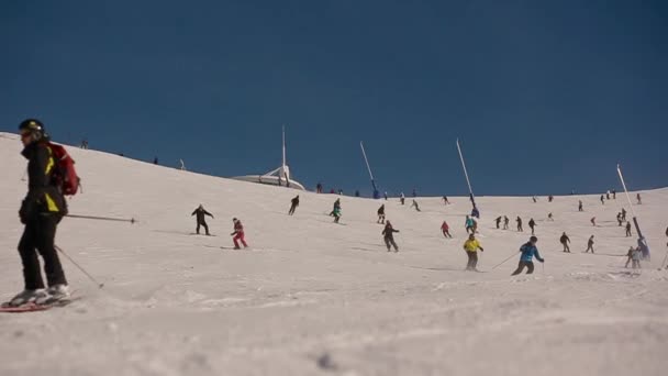 Ski lift zăpadă munți — Videoclip de stoc