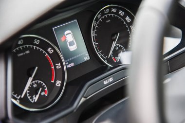 Arabada gösterge paneli