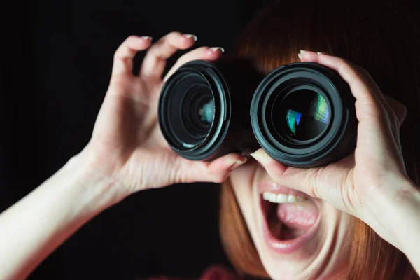 Ragazza guarda in Photoobjectives — Foto Stock