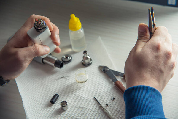 Electronic Cigarette. Cleaning and electronic cigarettes.