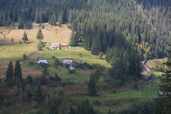 Paisaje. Cárpatos. El pueblo de Vorokhta . —  Fotos de Stock