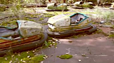 Dışlama bölgesi. Chernobyl. Pripyat. Ukrayna. Terk edilmiş bir evde radyasyon maskesi.