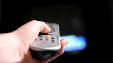 TV'nin uzaktan kumandasında.