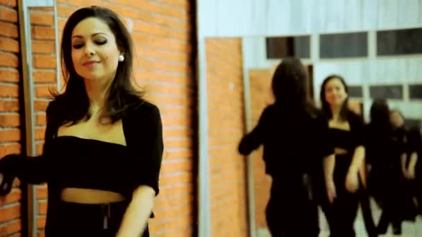 Social dances. Girl dancing in the hall of Salsa — Stock Video