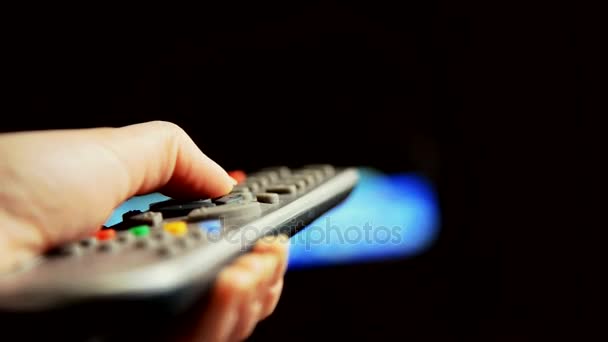 El mando a distancia del televisor . — Vídeos de Stock
