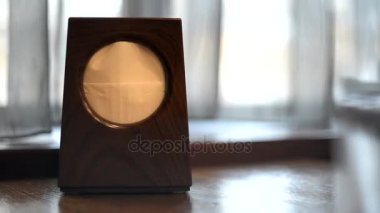 Peçete masaya standı.