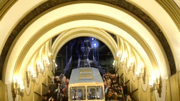 KYIV, UCRÂNIA - 01 de abril de 2017. Funicular . — Vídeo de Stock