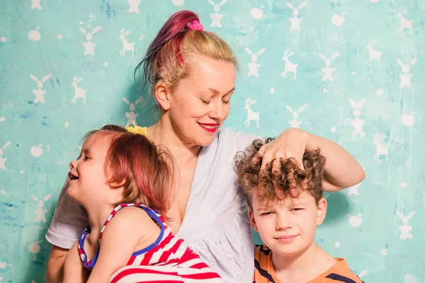 Family photo. Mom with children. — Stock Photo, Image