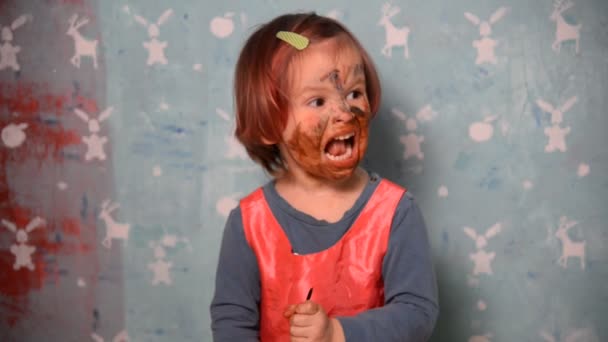 Portrait of a child stained with paints — Stock Video