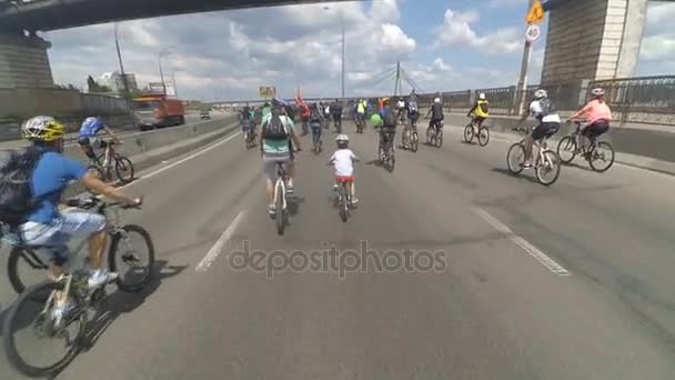 KYIV, UKRAINE - 20 mai 2017 Cycle entièrement ukrainien — Video