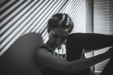 Yoga eğitim. Kızı pratik yoga