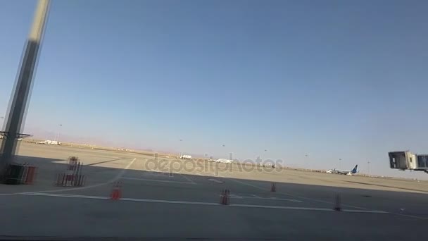 Egypte. Hurghada - 19 juli. 2017. controle van de bagage van de passagiers. Vlucht van Hurghada - Kiev. — Stockvideo