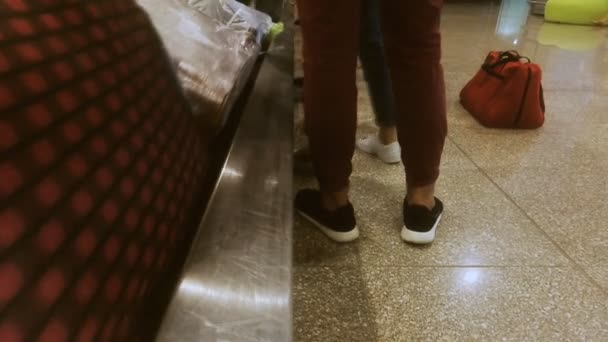 Recepción de equipaje en el aeropuerto — Vídeo de stock