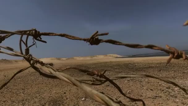 Arame farpado. Esgrima — Vídeo de Stock