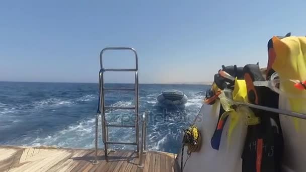 Yacht med dykutrustning. Röda havet. Marsa Alam — Stockvideo
