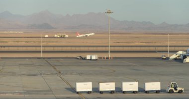 Mısır. Hurgada - 19 Temmuz. 2017. havadan uçak çıkartıyor