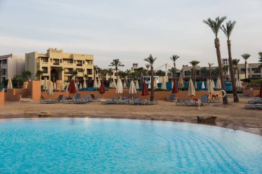 Resort yakınlarındaki bir büyük Yüzme Havuzu