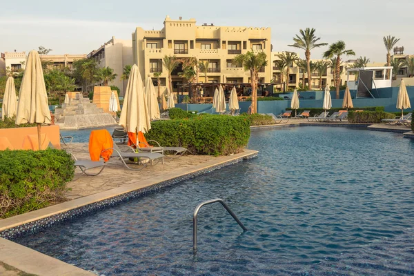 Resort yakınlarındaki bir büyük Yüzme Havuzu