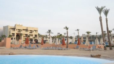 Resort yakınlarındaki bir büyük Yüzme Havuzu