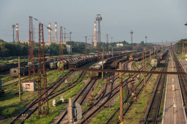 Demiryolu renkleri. Kargo poz tencere olduğunu