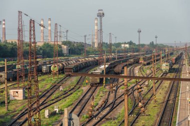 Demiryolu renkleri. Kargo poz tencere olduğunu