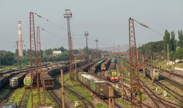 Demiryolu renkleri. Kargo poz tencere olduğunu