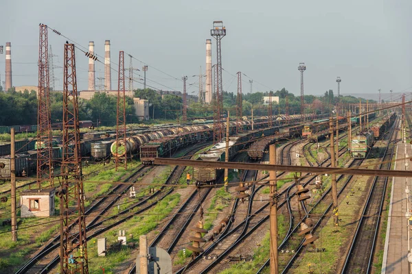 Demiryolu renkleri. Kargo poz tencere olduğunu