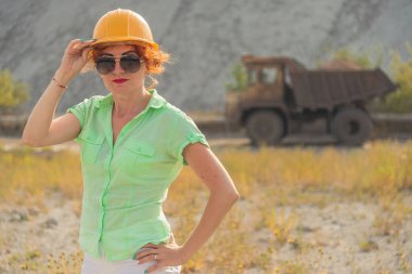 Bir kamyon şoförü kadındır.