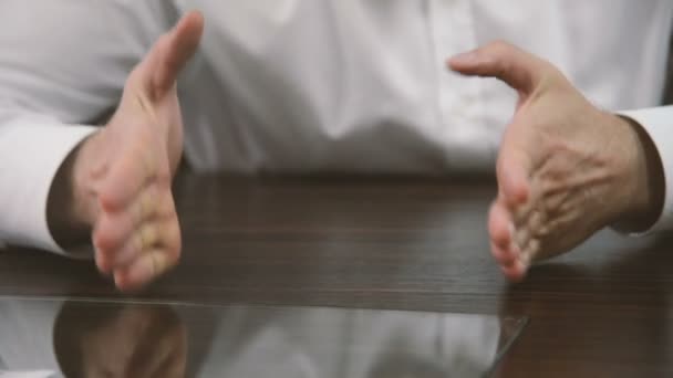 手の身ぶり。男性の手のジェスチャー. — ストック動画