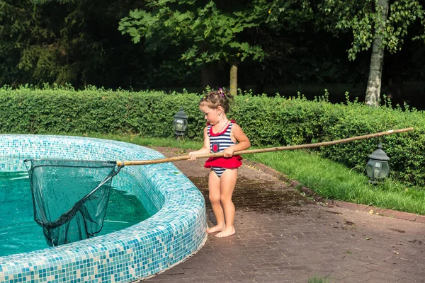 Çocuk Havuzu yaprakların temizle