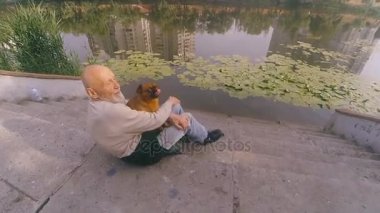 Dedesi ile bir köpek doğurmak Griffon