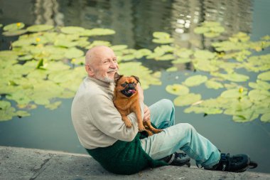 Dedesi ile bir köpek doğurmak Griffon