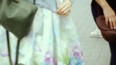 Bacaklar. İnsanlar işe gitmek