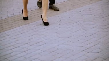 Bacaklar. İnsanlar işe gitmek